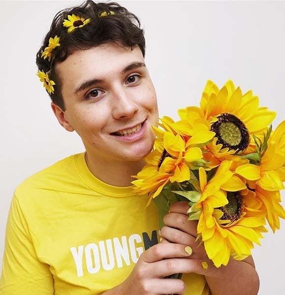 Openly Gay Dan Howell Coming Out Story & Parents Details